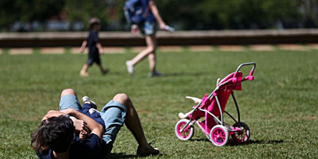 Aumento da licença-paternidade será tema no Congresso após recesso
