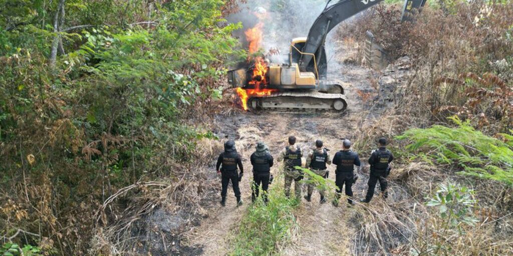 Operação já destruiu 16 dragas e 8 embarcações de garimpo ilegal no AM
