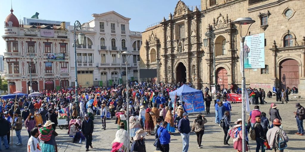 Bolívia vai às urnas com direita favorita e 23% dos votos indefinidos