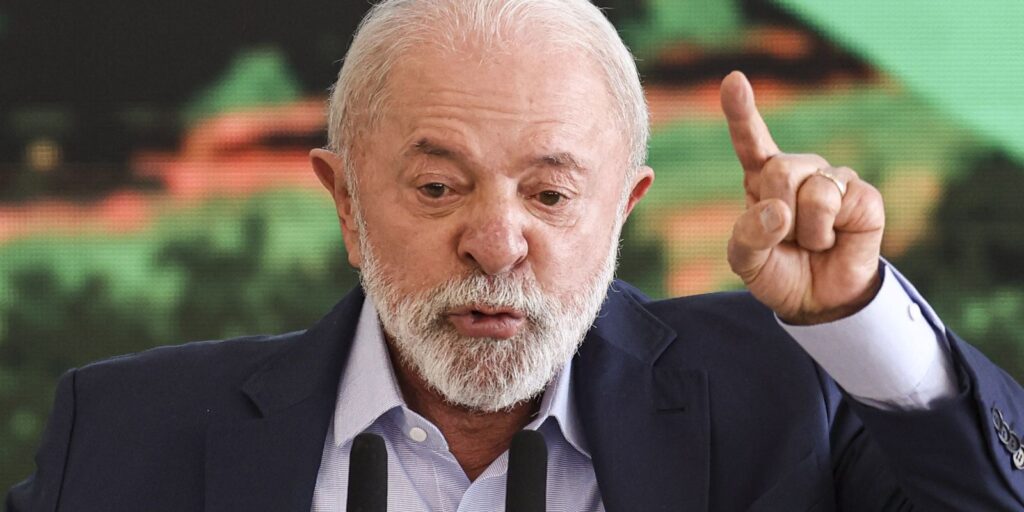 Lula telefona para Xi Jinping e conversam sobre ampliação de comércio