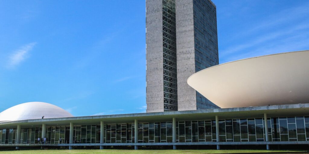 Projeto que derruba regras sobre aborto legal em crianças avança na Câmara