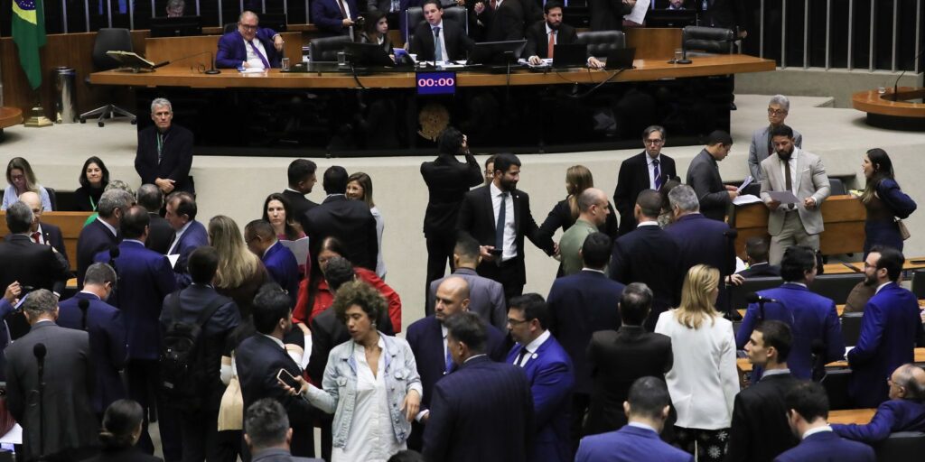 Câmara aumenta penas para crimes como extorsão e escudo humano