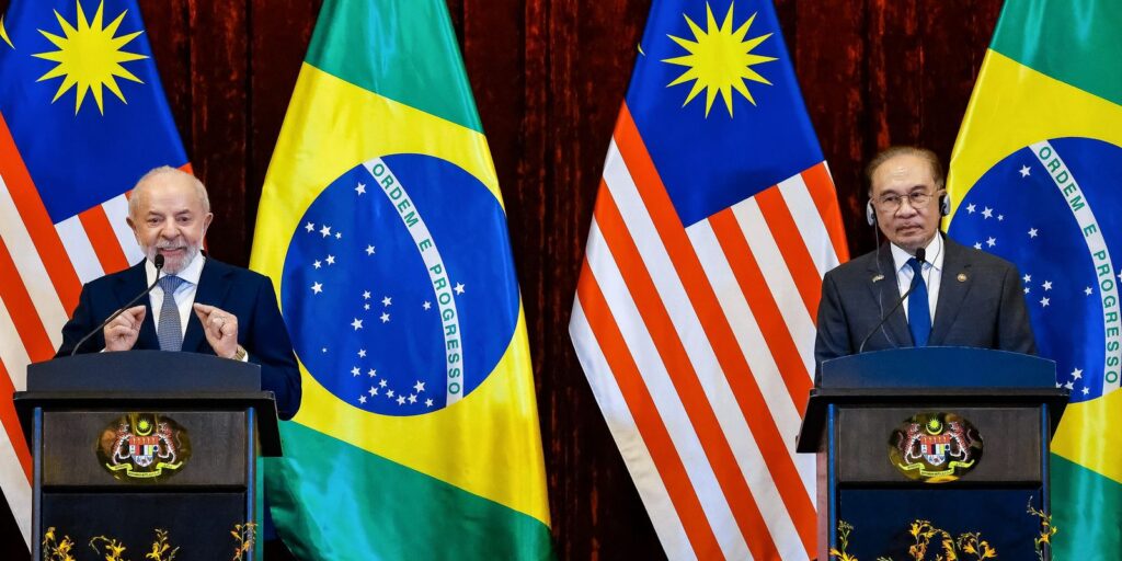 Problema do mundo é ausência de lideranças , diz Lula na Malásia