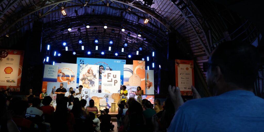 Criações digitais de artistas negros são exibidas em telões no Rio