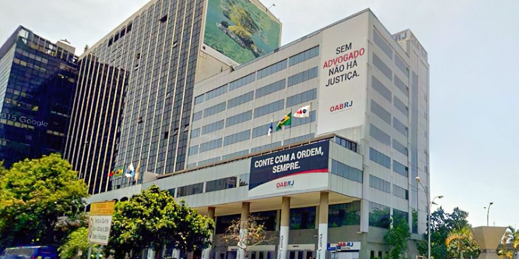 Alerj aprova dispensa de terno e gravata no verão em audiência pública