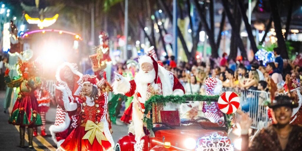 Parada Natalina une Papai Noel a tradições locais em Maceió